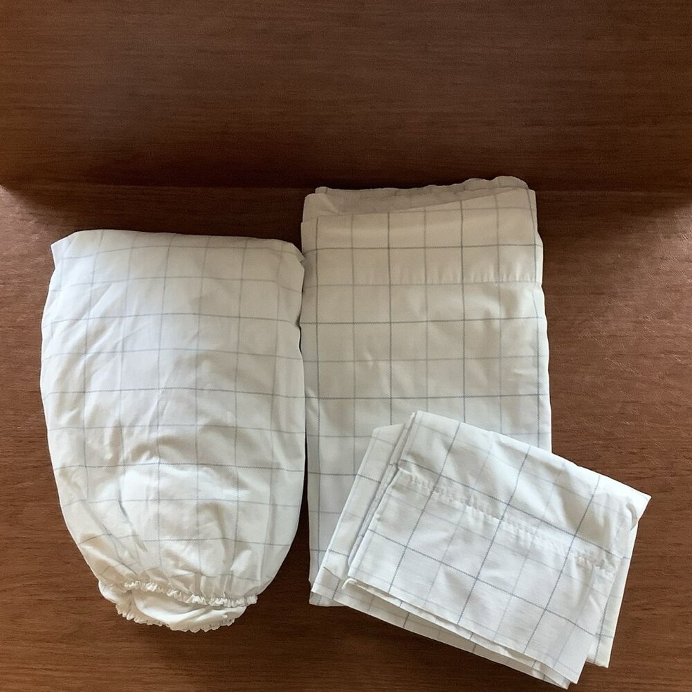 Sheet Set, Twin Size, Flat, Fitted and Standard Pillowcase, Excellent Condition